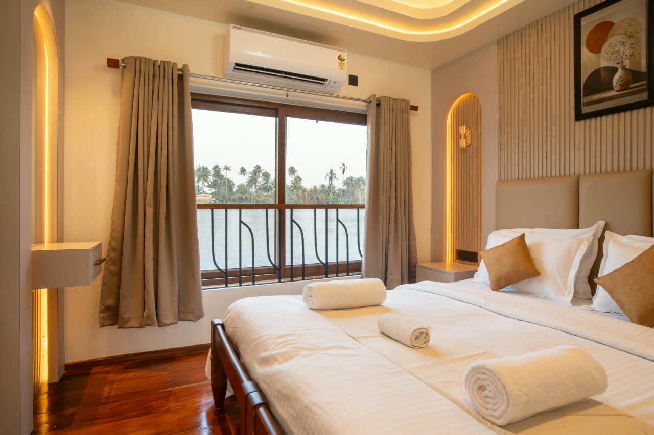 1 bedroom houseboat interior or facilities